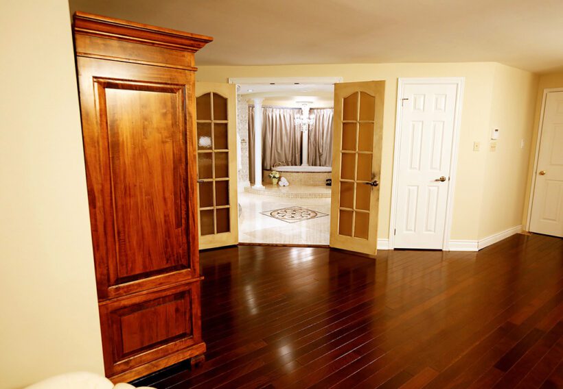 paul-lafrance-custom-built-blingy-bathroom-1