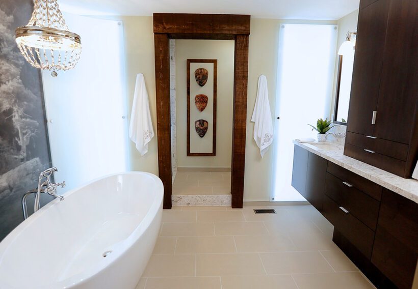 paul-lafrance-custom-built-curved-glass-bathroom-1