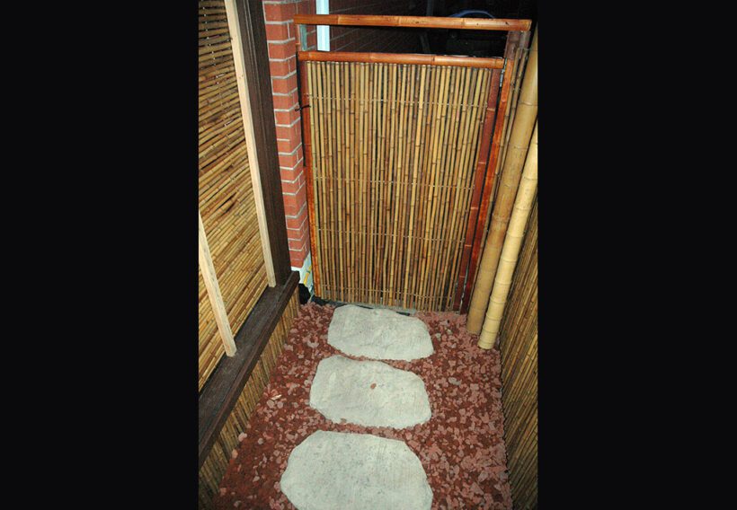 paul-lafrance-decked-out-tiki-bar-deck-1